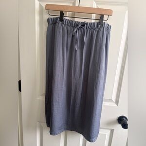 GAP midi pencil drawstring skirt women’s size S but runs big. 30” waist. Gray